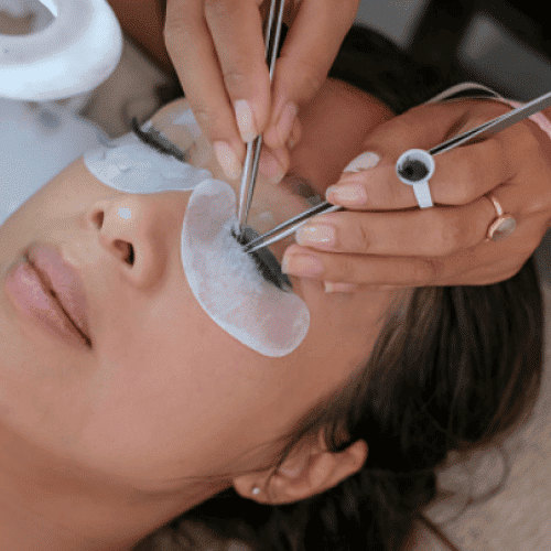 How to remove eyelash extensions in 3 steps ?
