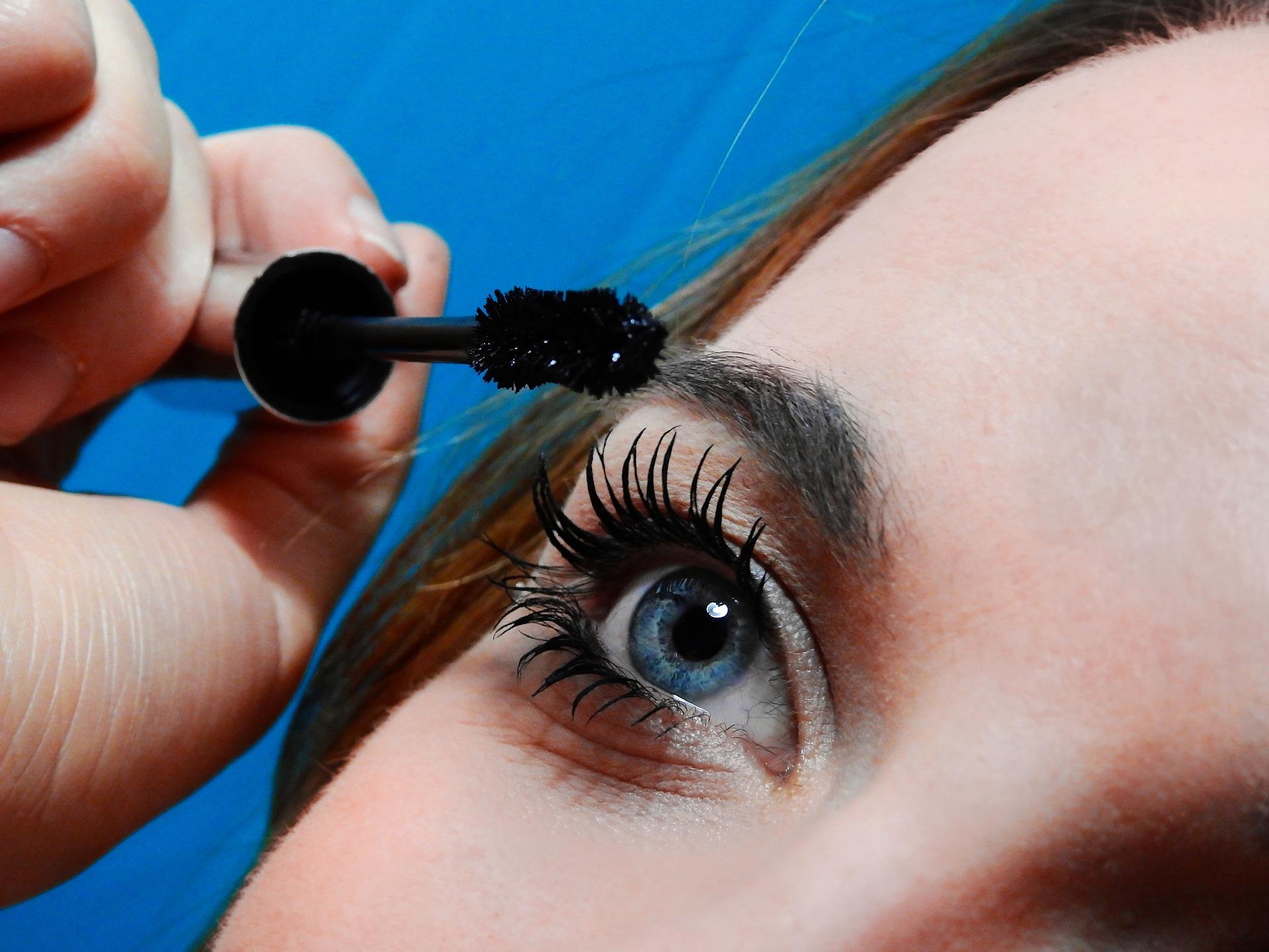 woman applying mascara