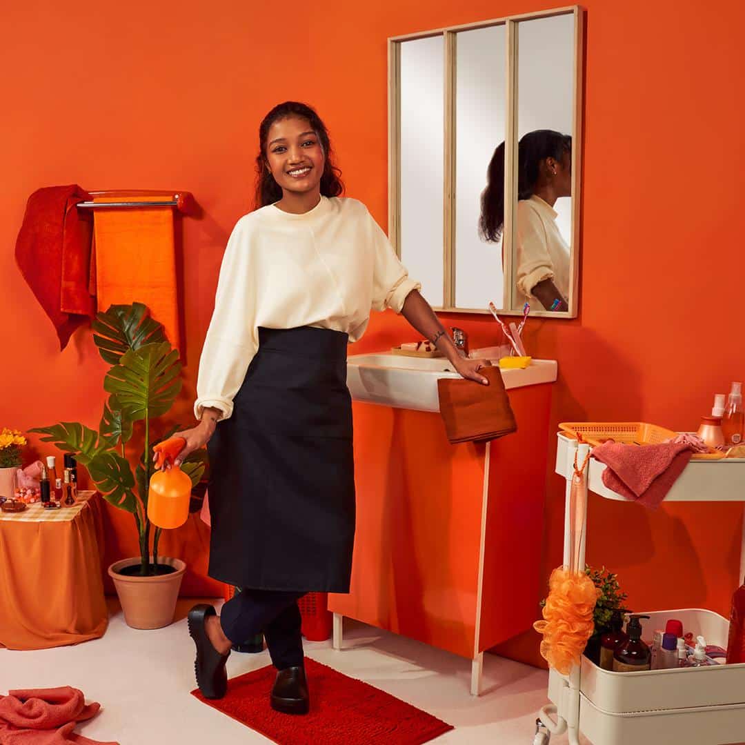 To Tip or Not to Tip? A Complete Guide to Tipping your House Cleaner