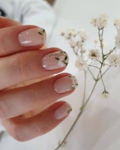 floral wedding nail ideas 