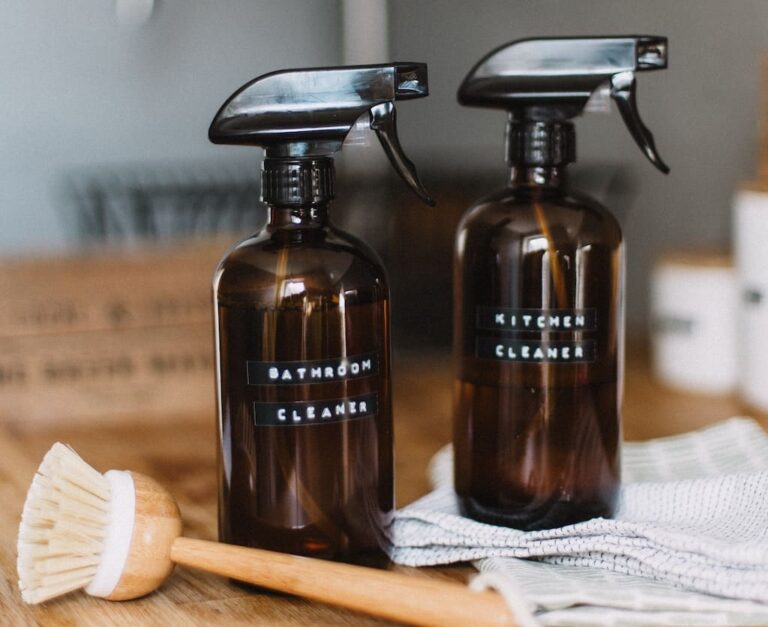 How to Clean with White Wine Vinegar Best Tips