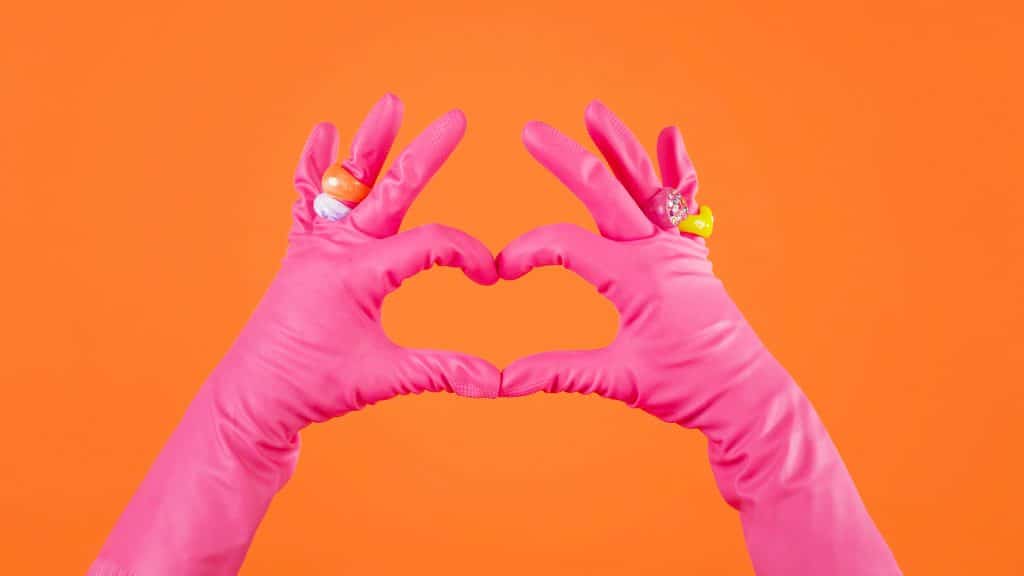 Pink cleaning gloves 