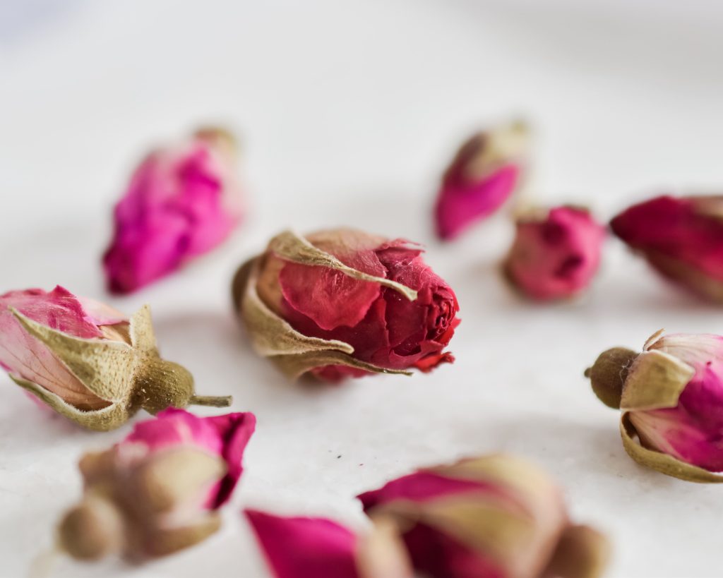 dry roses and petals - how to make potpourri