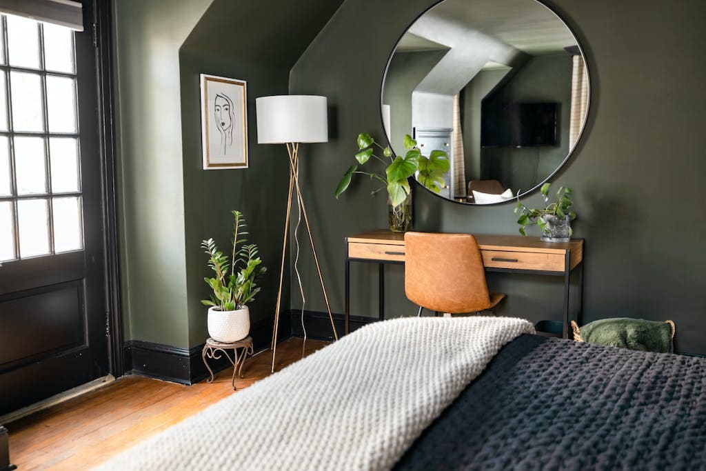 minimalist clutter-free bedroom