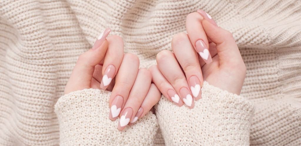 Nail art heart shape