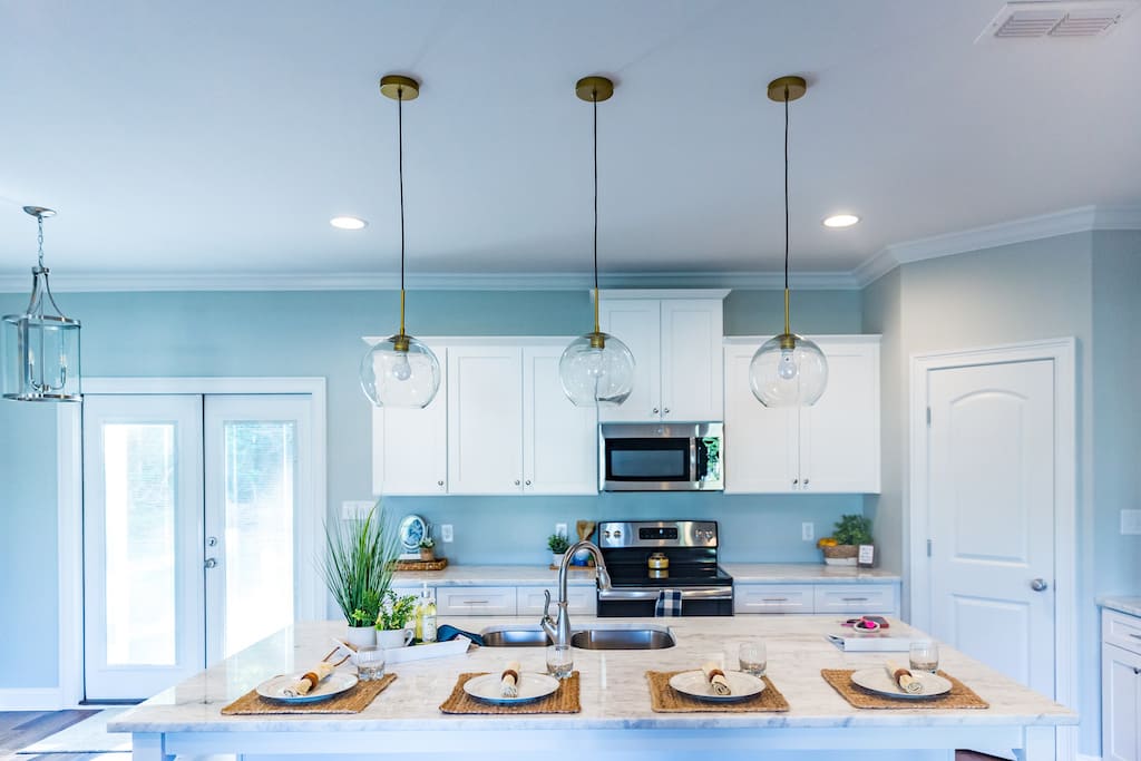 Statement Lighting to Transform Your Kitchen's Ambiance