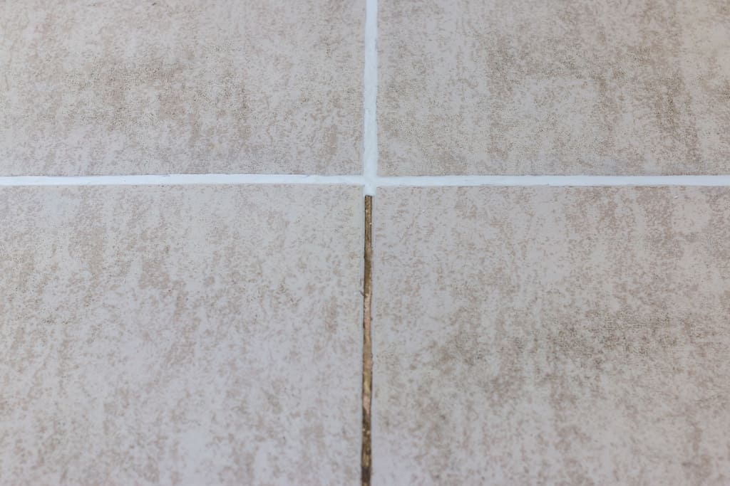 dirty/clean tile grout