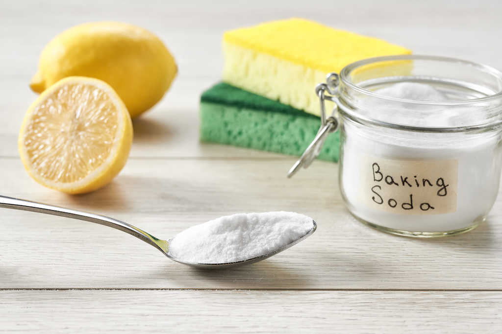 house care natural healthy cleaning with baking soda with vinegar and lemon.